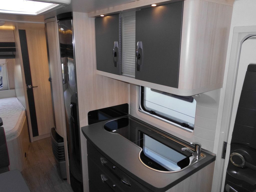 Caravan Hobby DE LUXE EDITION 560 KMFe 1 Hand XT-Mover Garage: picture 9