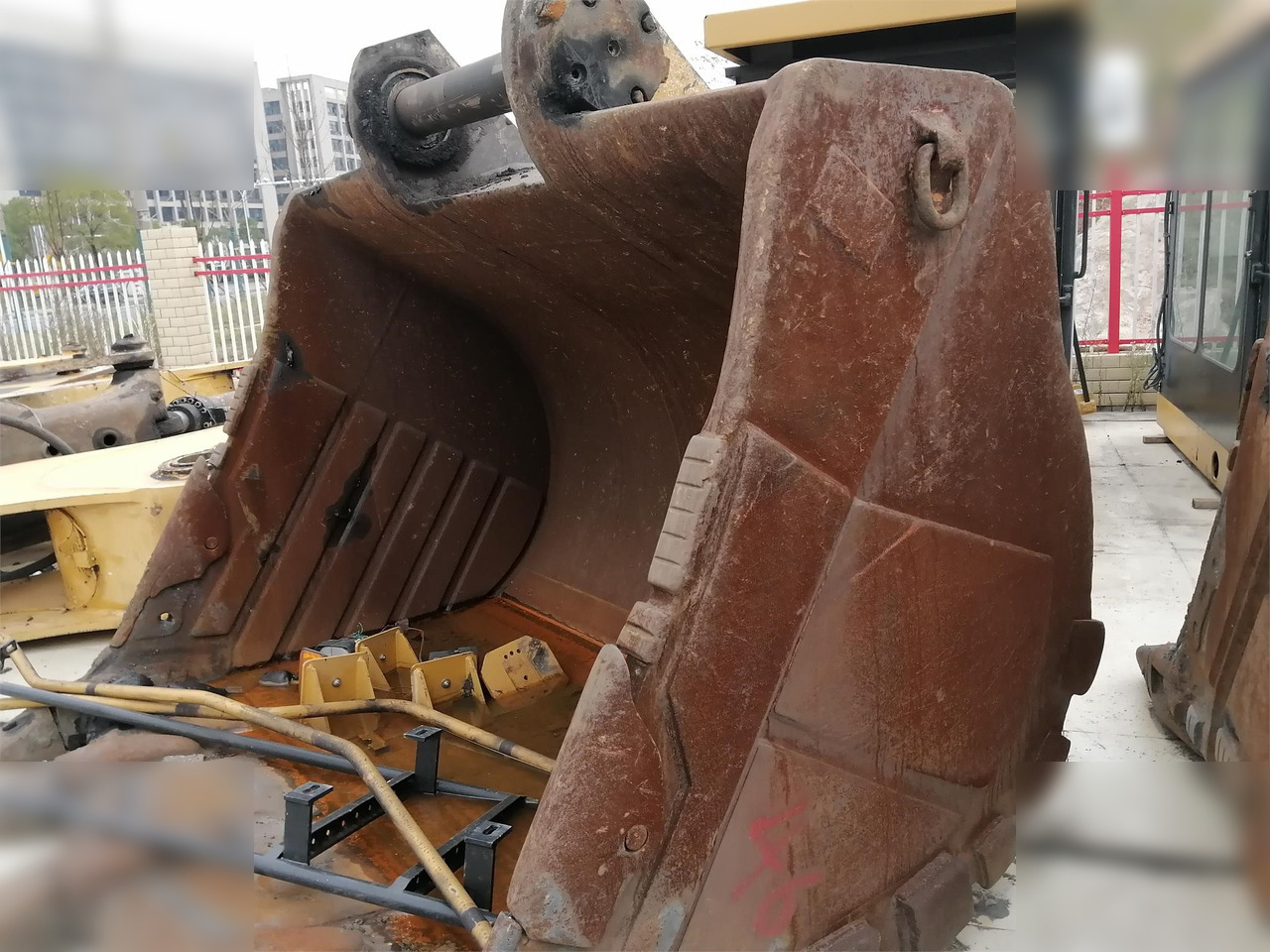 Crawler excavator 2013 CATERPILLAR 6015: picture 6