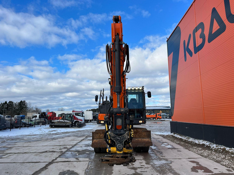 Doosan DX 210 W-5 ROTOTILT / AC / CENTRAL LUBRICATION / WEBASTO - Wheel excavator: picture 2 Doosan DX 210 W-5 ROTOTILT / AC / CENTRAL LUBRICATION / WEBASTO - Wheel excavator: picture 2