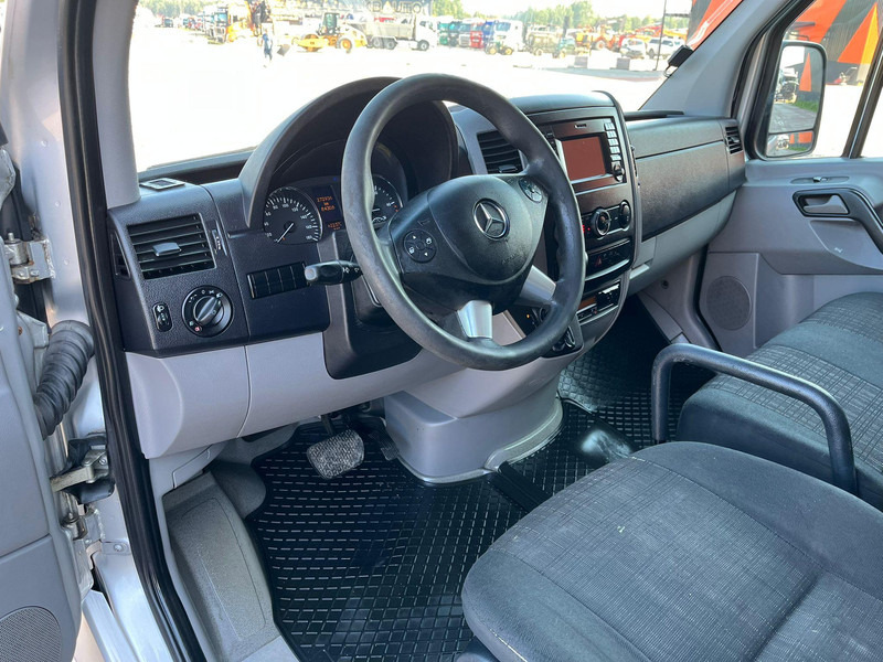 Panel van Mercedes-Benz Sprinter 519 CDI: picture 15