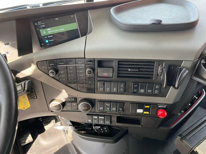 Tipper Volvo FH 540 8x4 HYDRAULIC TENT / RETARDER / TANDEM AXLE LIFT: picture 20