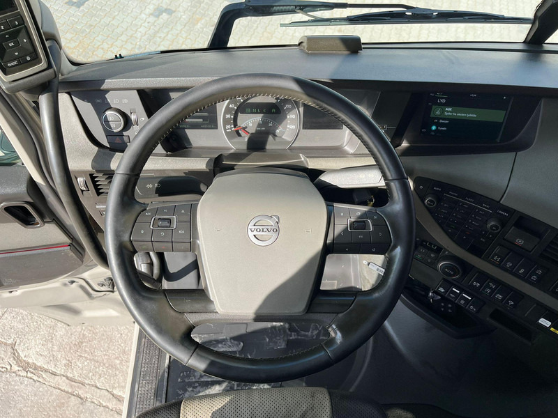 Tipper Volvo FH 540 8x4 HYDRAULIC TENT / RETARDER / TANDEM AXLE LIFT: picture 17