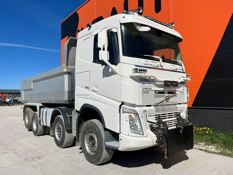 Volvo FH 540 8x4 RETARDER / TANDEM AXLE LIFT / BIG AXLES / BOX L=5704 mm - Tipper: picture 3 Volvo FH 540 8x4 RETARDER / TANDEM AXLE LIFT / BIG AXLES / BOX L=5704 mm - Tipper: picture 3