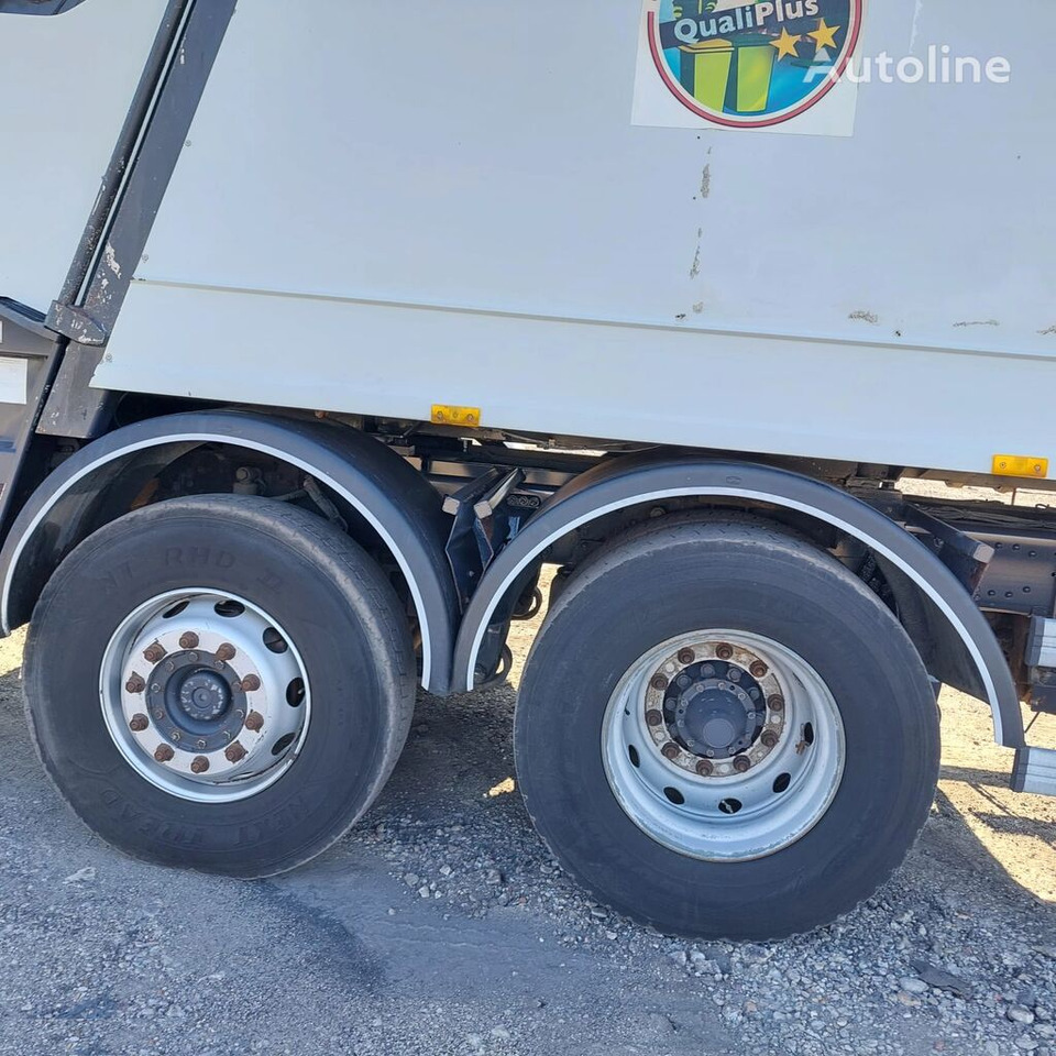 Garbage truck Scania 94D 300: picture 14