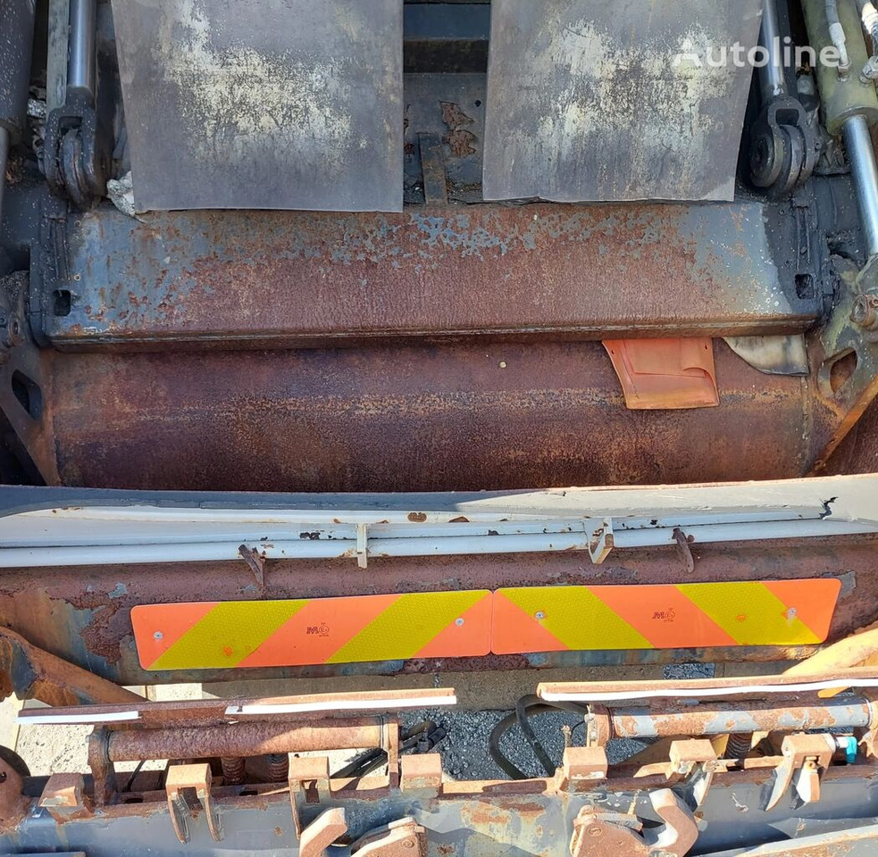 Garbage truck Scania 94D 300: picture 11