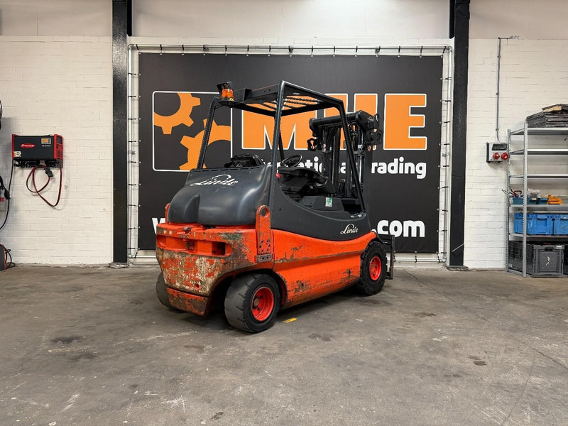 Linde E30-03 - Electric forklift: picture 4 Linde E30-03 - Electric forklift: picture 4