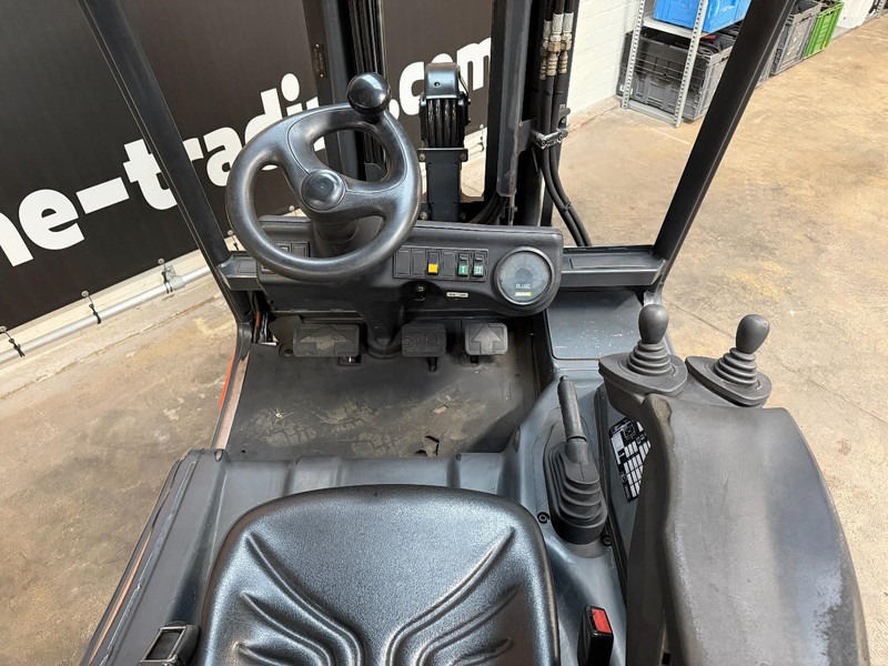 Linde E30-03 - Electric forklift: picture 5 Linde E30-03 - Electric forklift: picture 5