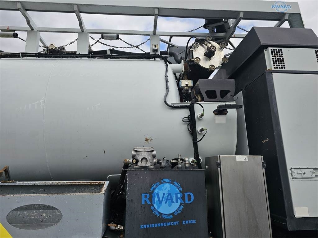 Renault 6x4 WUKO RIVARD RECYTLING for collecting liquid wa - Vacuum truck: picture 2 Renault 6x4 WUKO RIVARD RECYTLING for collecting liquid wa - Vacuum truck: picture 2