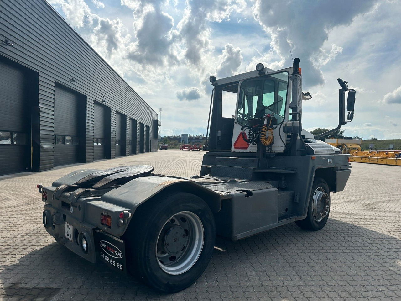 Terberg TT222 - Terminal tractor: picture 3 Terberg TT222 - Terminal tractor: picture 3