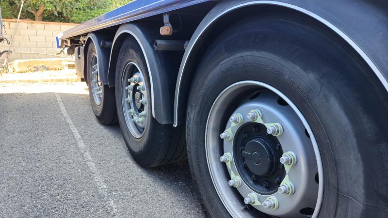 Fruehauf Plateau (Location / Rent) - Dropside/ Flatbed semi-trailer: picture 5 Fruehauf Plateau (Location / Rent) - Dropside/ Flatbed semi-trailer: picture 5