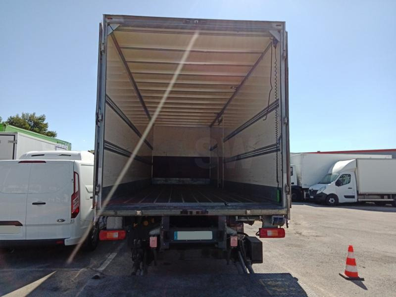Renault D-Series 19 Wide 320 - Box truck: picture 3 Renault D-Series 19 Wide 320 - Box truck: picture 3