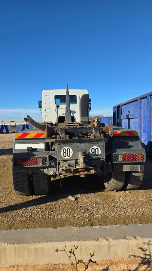 Renault Kerax 370 DCI - Hook lift truck: picture 4 Renault Kerax 370 DCI - Hook lift truck: picture 4