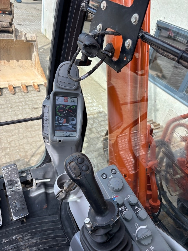 Crawler excavator Hitachi ZX 210 LC-6 - ZX210: picture 17 Crawler excavator Hitachi ZX 210 LC-6 - ZX210: picture 17