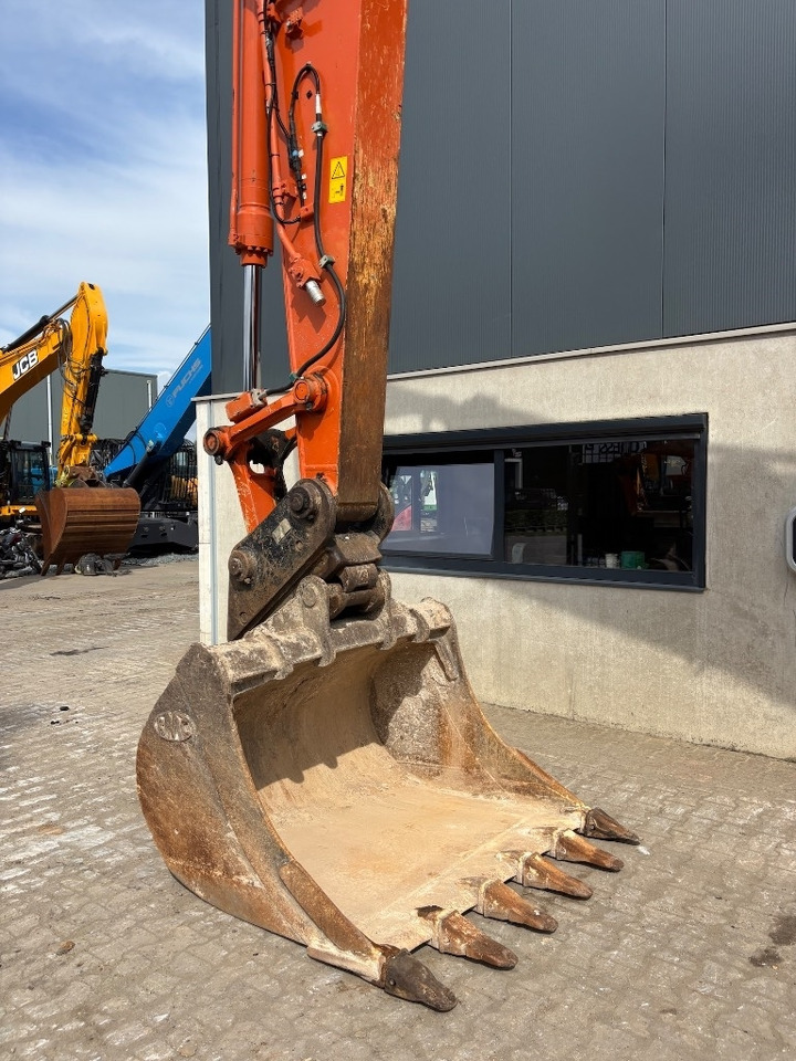 Crawler excavator Hitachi ZX 210 LC-6 - ZX210: picture 10 Crawler excavator Hitachi ZX 210 LC-6 - ZX210: picture 10