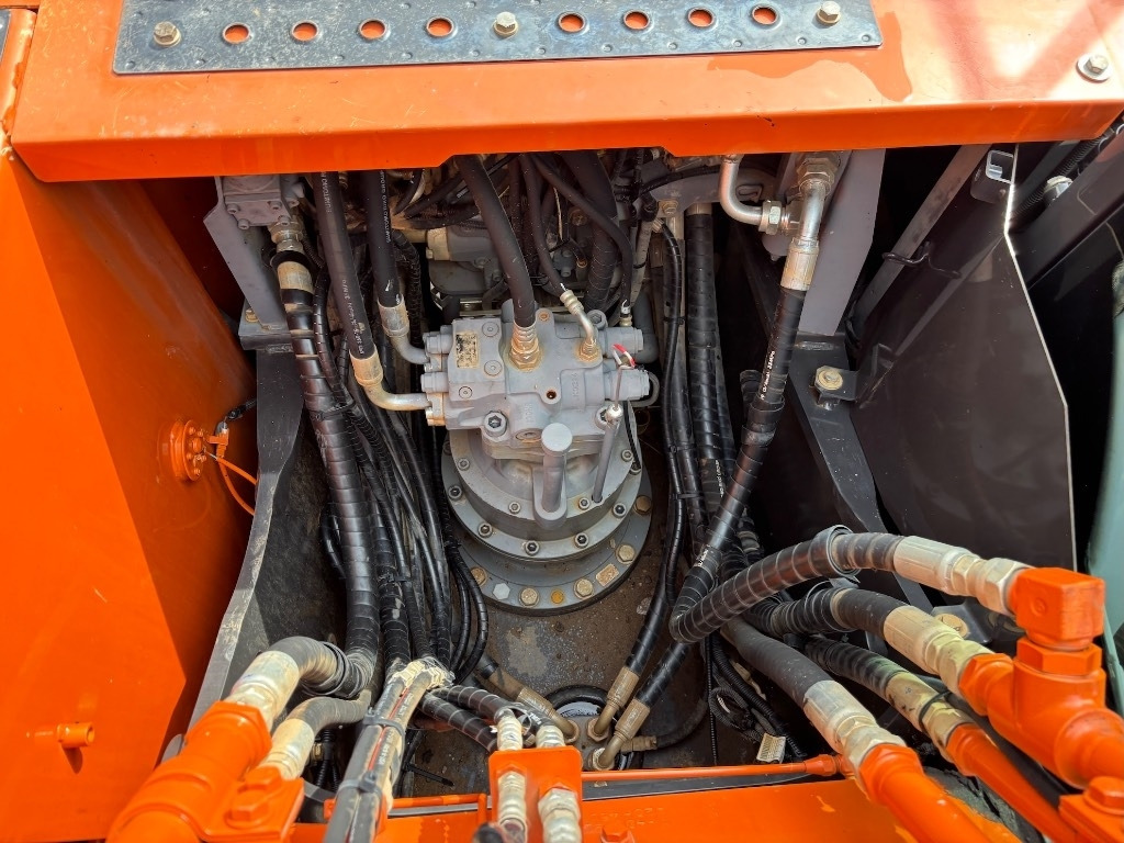 Crawler excavator Hitachi ZX 210 LC-6 - ZX210: picture 30 Crawler excavator Hitachi ZX 210 LC-6 - ZX210: picture 30