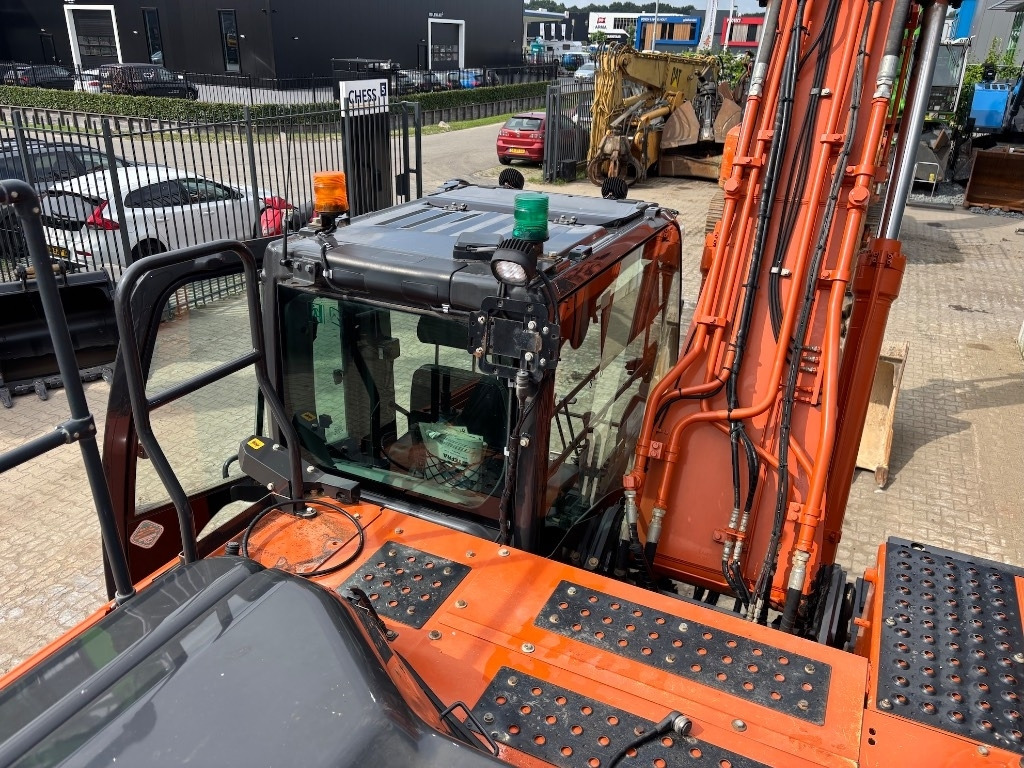 Crawler excavator Hitachi ZX 210 LC-6 - ZX210: picture 31 Crawler excavator Hitachi ZX 210 LC-6 - ZX210: picture 31