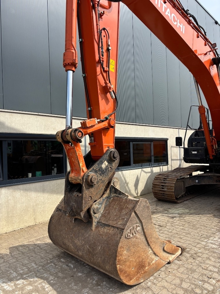 Crawler excavator Hitachi ZX 210 LC-6 - ZX210: picture 11 Crawler excavator Hitachi ZX 210 LC-6 - ZX210: picture 11