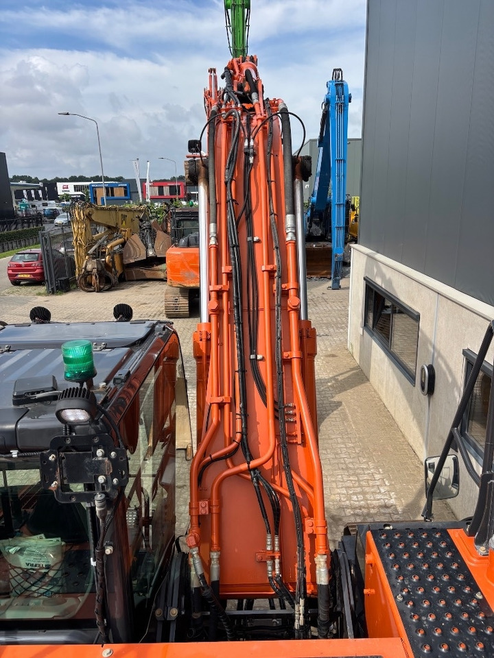 Crawler excavator Hitachi ZX 210 LC-6 - ZX210: picture 32 Crawler excavator Hitachi ZX 210 LC-6 - ZX210: picture 32