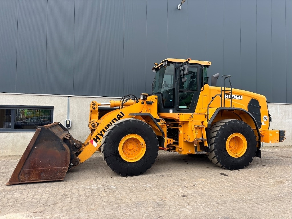Hyundai HL 960 - 955 - Wheel loader: picture 2 Hyundai HL 960 - 955 - Wheel loader: picture 2