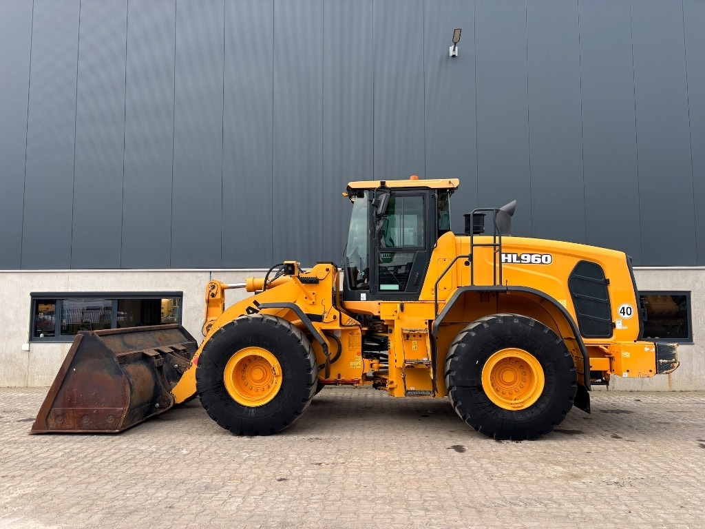 Hyundai HL 960 - 955 - Wheel loader: picture 3 Hyundai HL 960 - 955 - Wheel loader: picture 3