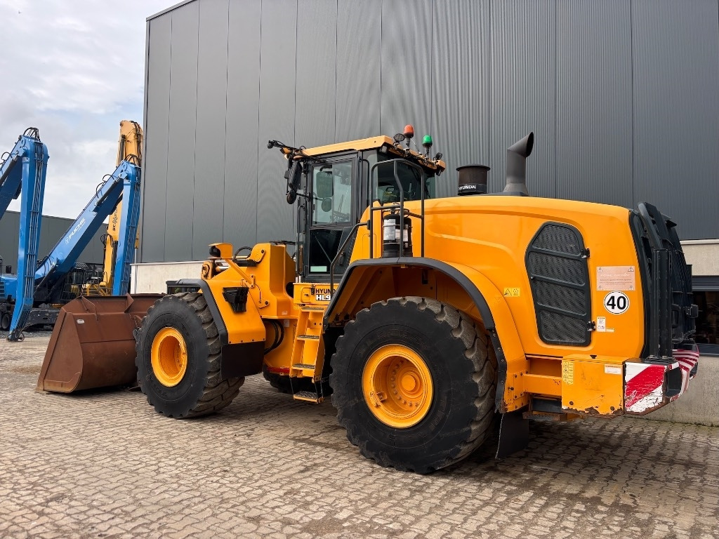 Hyundai HL 970 - HL970 - HL 975 - Wheel loader: picture 3 Hyundai HL 970 - HL970 - HL 975 - Wheel loader: picture 3
