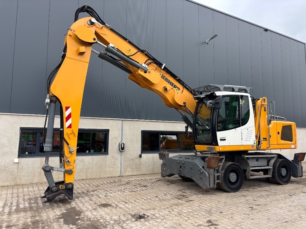Liebherr LH 24 - LH 22 / LH 26 - Waste/ Industry handler: picture 4 Liebherr LH 24 - LH 22 / LH 26 - Waste/ Industry handler: picture 4