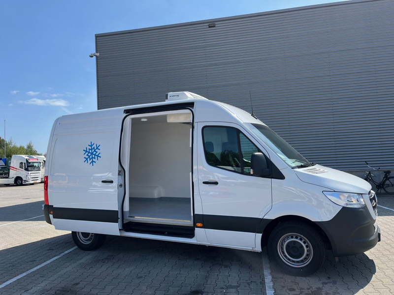 Mercedes-Benz Sprinter 317 1.9 CDI H2 L2 / NIEUW ! / 2024 Kenteken / Thermo King Koeler - Refrigerated delivery van: picture 3 Mercedes-Benz Sprinter 317 1.9 CDI H2 L2 / NIEUW ! / 2024 Kenteken / Thermo King Koeler - Refrigerated delivery van: picture 3