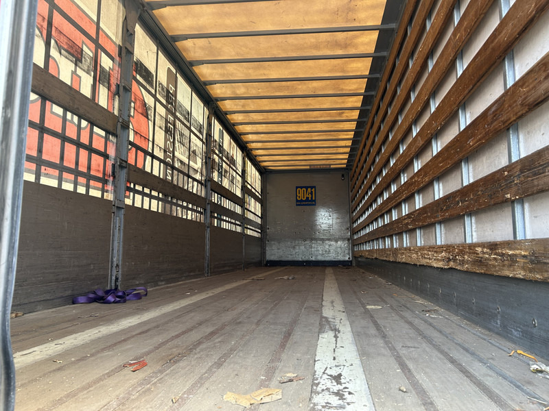 Renders ROC 12.10 City / Curtainside / Loadlift 2000 kg / NL Trailer - Curtainsider semi-trailer: picture 4 Renders ROC 12.10 City / Curtainside / Loadlift 2000 kg / NL Trailer - Curtainsider semi-trailer: picture 4
