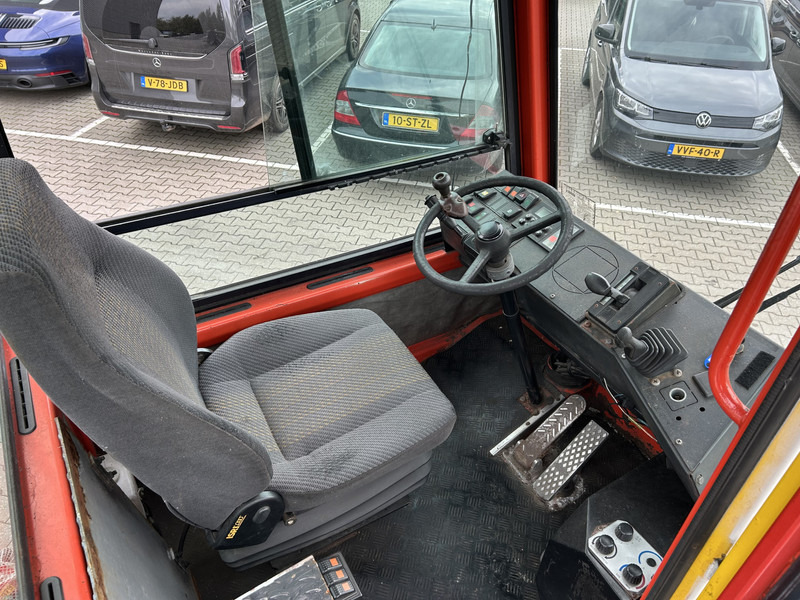 Terberg YT 180 / BDF Umsetzer / Wechselhubwagen / Terminal Truck / Mercedes Motor - Container transporter/ Swap body truck: picture 3 Terberg YT 180 / BDF Umsetzer / Wechselhubwagen / Terminal Truck / Mercedes Motor - Container transporter/ Swap body truck: picture 3