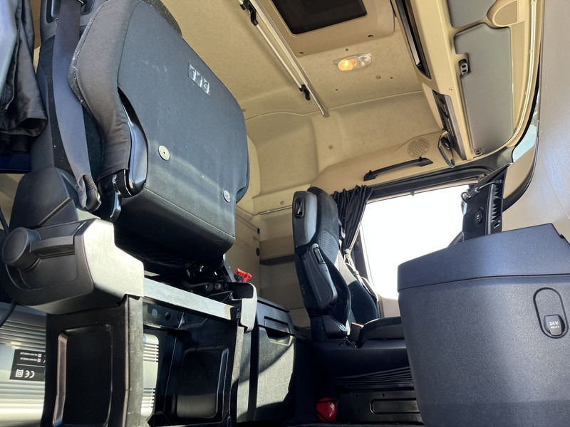 Tractor unit Mercedes-Benz Actros 1842 Streamspace / 937 dkm / 2 Tanks / NL Truck: picture 9