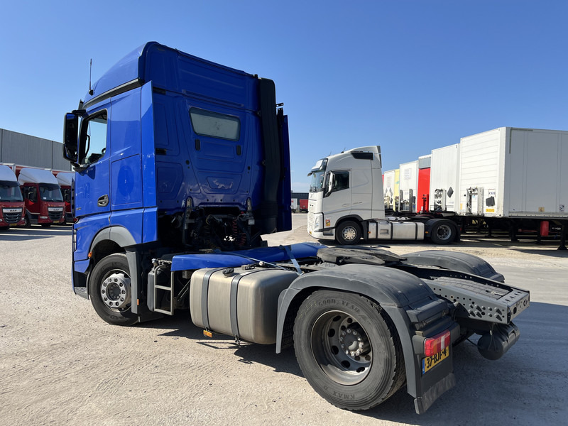 Tractor unit Mercedes-Benz Actros 1842 Streamspace / 937 dkm / 2 Tanks / NL Truck: picture 19