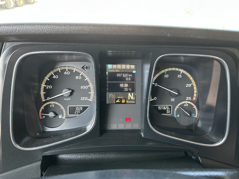 Mercedes-Benz Actros 1842 Streamspace / 937 dkm / 2 Tanks / NL Truck - Tractor unit: picture 4 Mercedes-Benz Actros 1842 Streamspace / 937 dkm / 2 Tanks / NL Truck - Tractor unit: picture 4