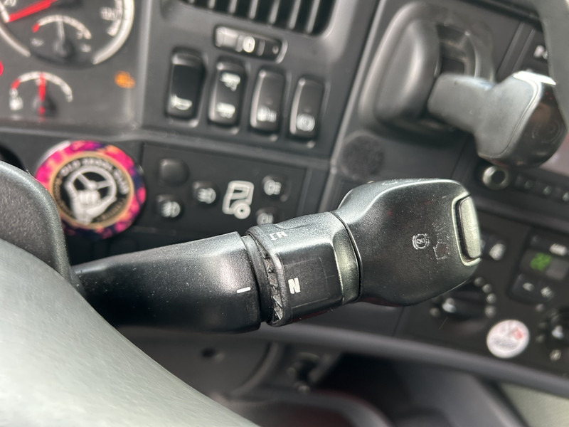 Scania R520 V8 / Showtruck / Buffl Special Interior / Vol Lucht / Retarder - Tractor unit: picture 5 Scania R520 V8 / Showtruck / Buffl Special Interior / Vol Lucht / Retarder - Tractor unit: picture 5