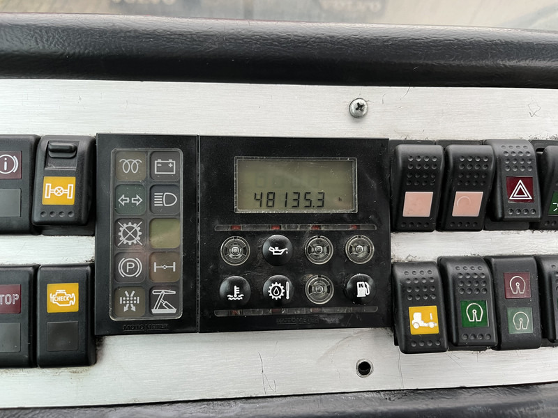 Terberg YT 182 / Cummins - Allison / Hefschotel / 2007 - Tractor unit: picture 4 Terberg YT 182 / Cummins - Allison / Hefschotel / 2007 - Tractor unit: picture 4