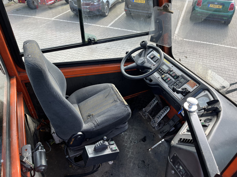 Terberg YT 182 / Terminal Tractor / Airco / Cummins - Tractor unit: picture 3 Terberg YT 182 / Terminal Tractor / Airco / Cummins - Tractor unit: picture 3