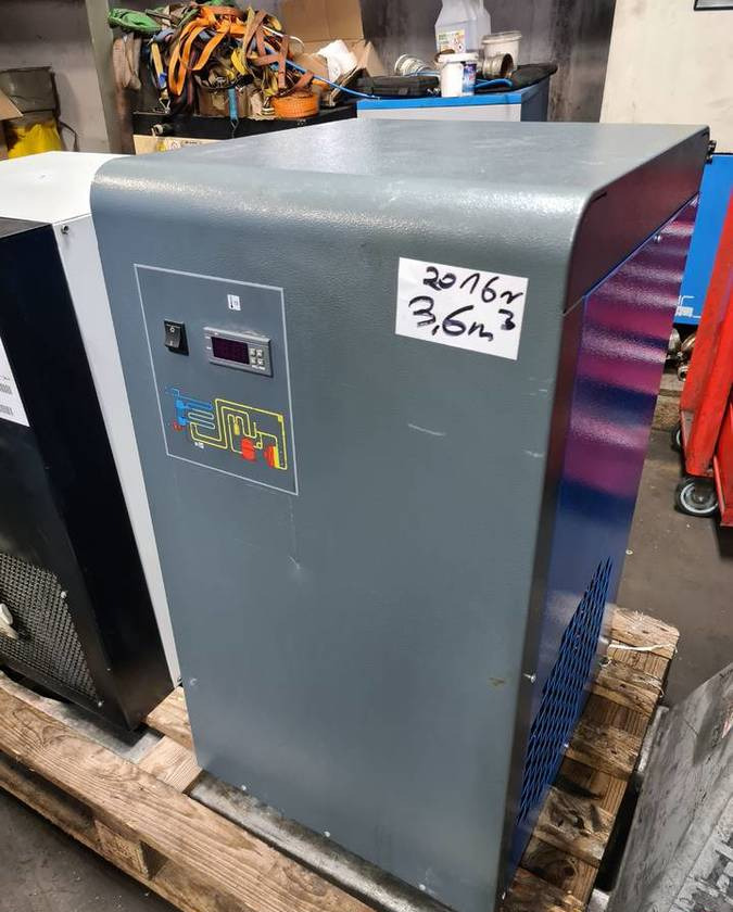 OSUSZACZ ZIĘBNICZY ATLAS COPCO FX 8 3,6m3/min - Air compressor: picture 1 OSUSZACZ ZIĘBNICZY ATLAS COPCO FX 8 3,6m3/min - Air compressor: picture 1