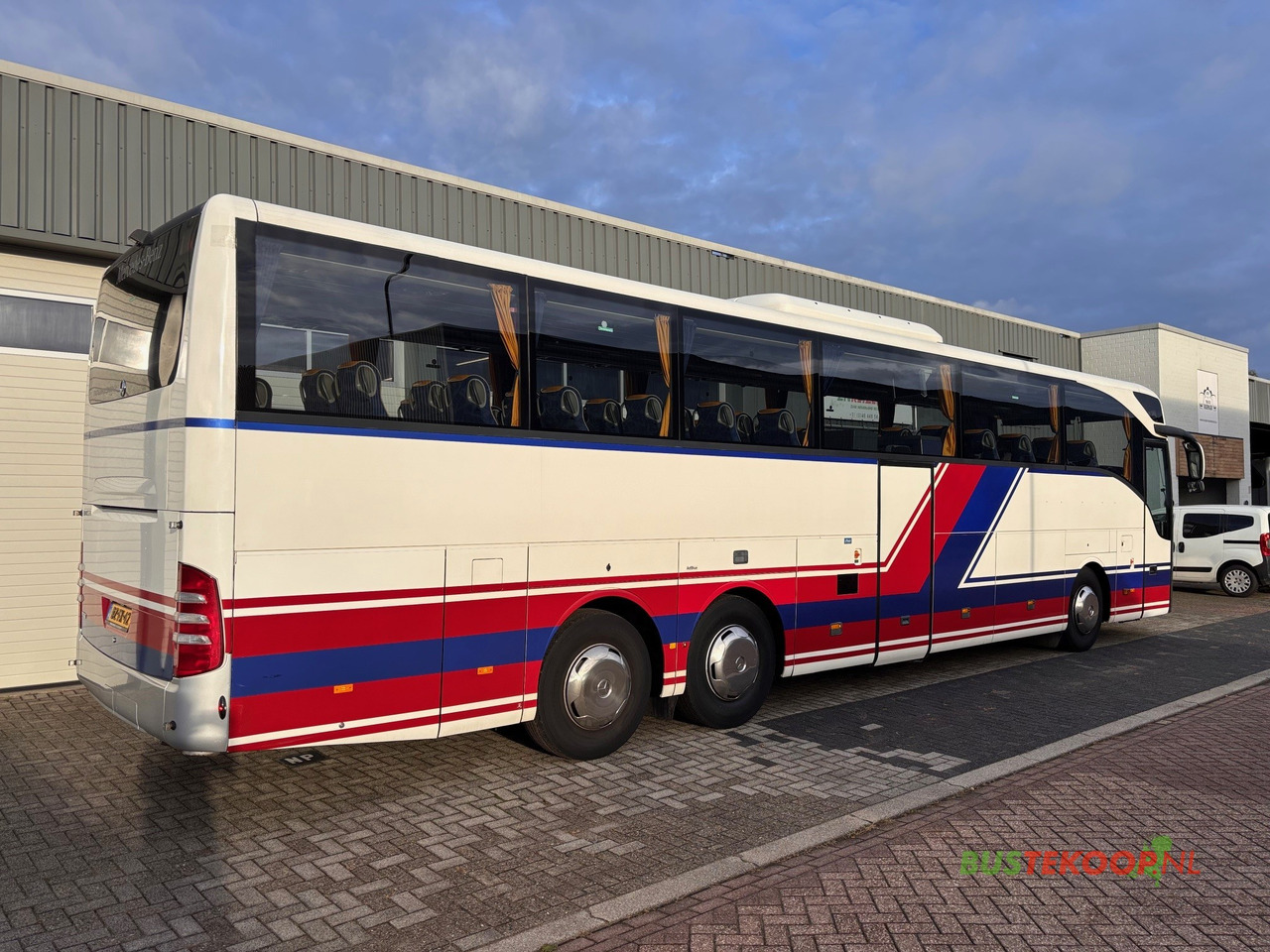 Coach Mercedes Tourismo 16 RHD-M 57 Pl.: picture 6 Coach Mercedes Tourismo 16 RHD-M 57 Pl.: picture 6