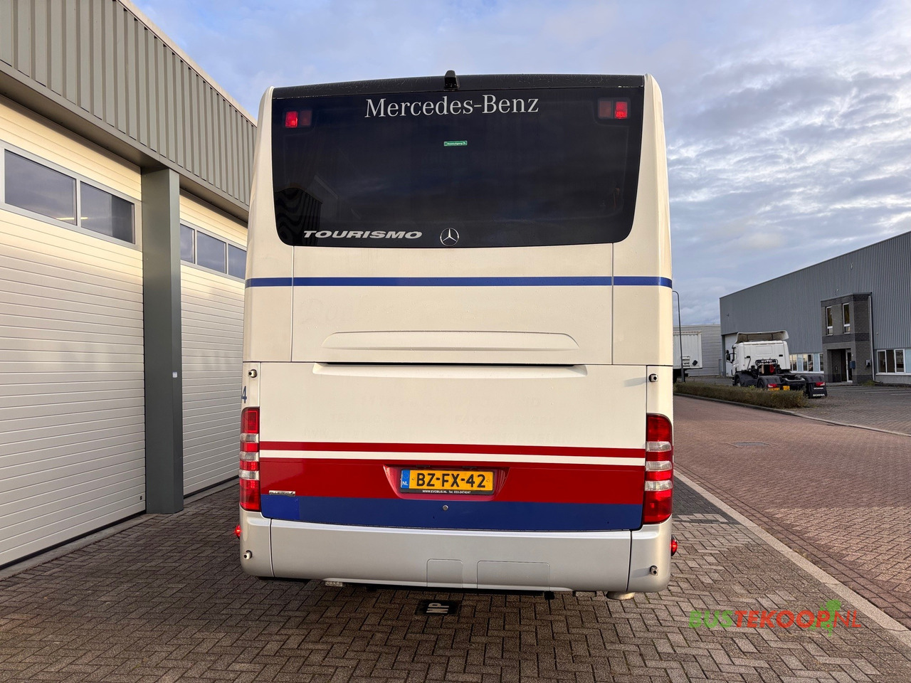 Mercedes Tourismo 16 RHD-M 57 Pl. - Coach: picture 5 Mercedes Tourismo 16 RHD-M 57 Pl. - Coach: picture 5