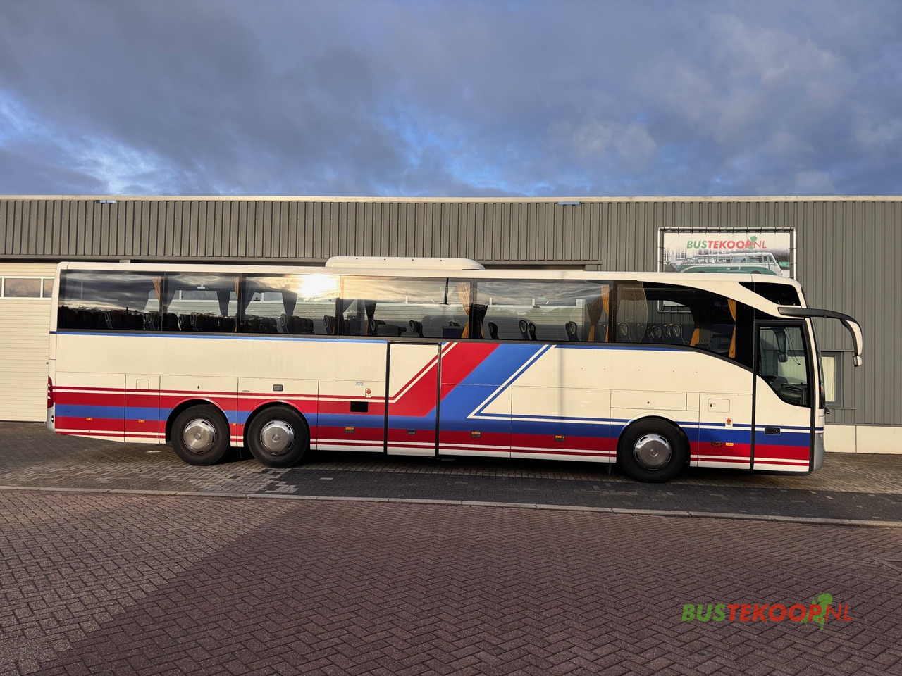 Coach Mercedes Tourismo 16 RHD-M 57 Pl.: picture 7 Coach Mercedes Tourismo 16 RHD-M 57 Pl.: picture 7