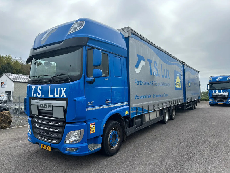 DAF XF 440 6x2 / SUPERSPACECAB / KOMBI MIT ANHANGER SCHMITZ 2016 / DURCHLADEN / 2 STUCK - Curtainsider truck: picture 1 DAF XF 440 6x2 / SUPERSPACECAB / KOMBI MIT ANHANGER SCHMITZ 2016 / DURCHLADEN / 2 STUCK - Curtainsider truck: picture 1