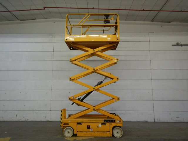 Used Electric scissor Lift Haulotte Compact 10 - Scissor lift: picture 3 Used Electric scissor Lift Haulotte Compact 10 - Scissor lift: picture 3