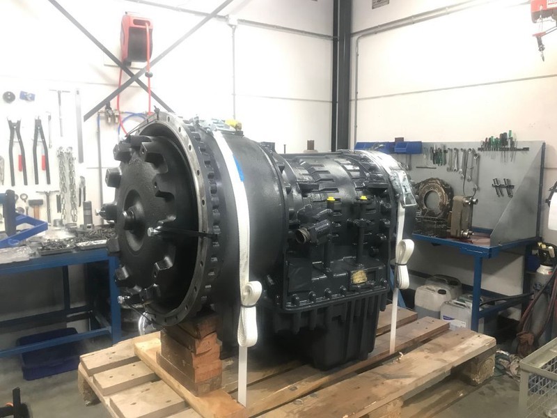 Volvo PT1560 22518 22545 22649 - Gearbox: picture 1 Volvo PT1560 22518 22545 22649 - Gearbox: picture 1