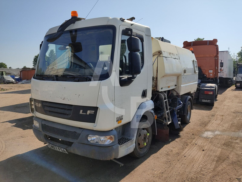 DAF LF45.160 - Road sweeper: picture 2 DAF LF45.160 - Road sweeper: picture 2