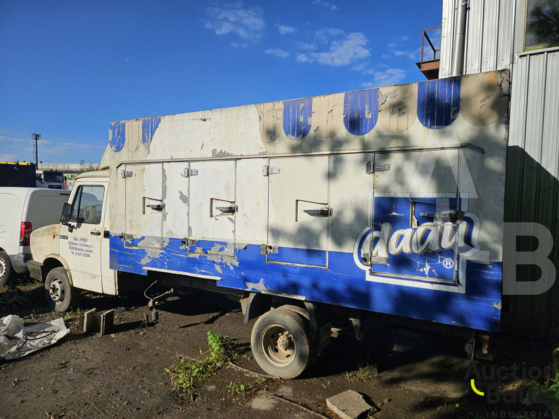DAF V 400 - Closed box van: picture 2 DAF V 400 - Closed box van: picture 2