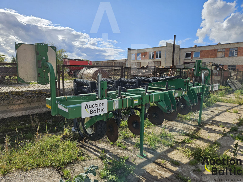 Great Plains SS 0300 - Subsoiler: picture 1 Great Plains SS 0300 - Subsoiler: picture 1