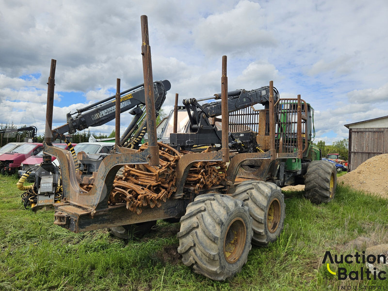 John Deere 1010 E - Timber transport: picture 3 John Deere 1010 E - Timber transport: picture 3