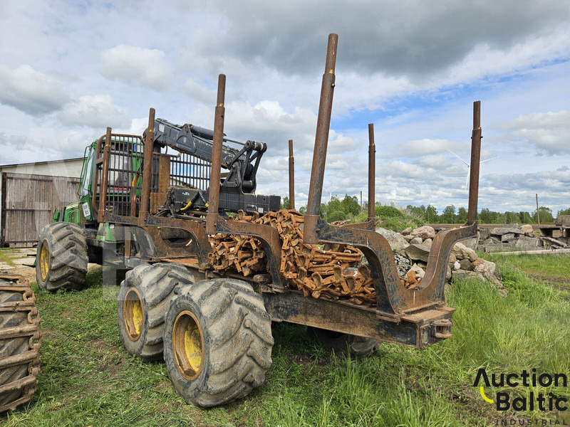 John Deere 1010 E - Timber transport: picture 4 John Deere 1010 E - Timber transport: picture 4