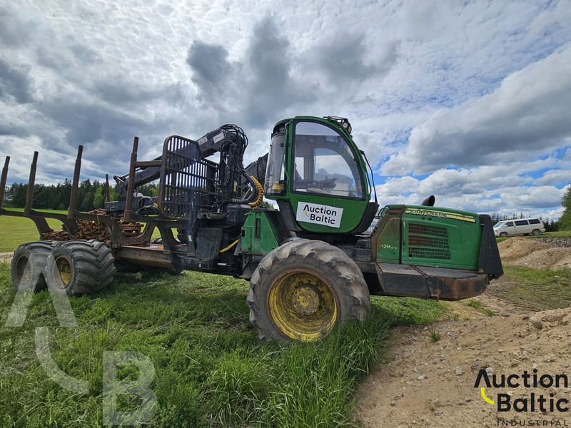 John Deere 1010 E - Timber transport: picture 2 John Deere 1010 E - Timber transport: picture 2