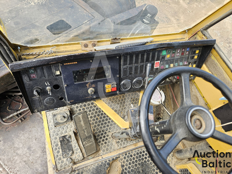 Truck mounted crane Liebherr LTM 1060: picture 9 Truck mounted crane Liebherr LTM 1060: picture 9