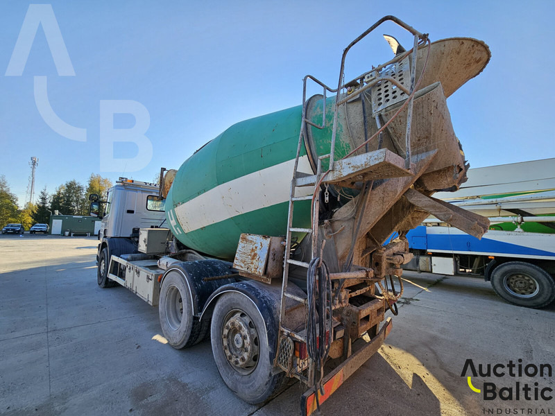 Scania P 94 GB - Concrete mixer truck: picture 3 Scania P 94 GB - Concrete mixer truck: picture 3
